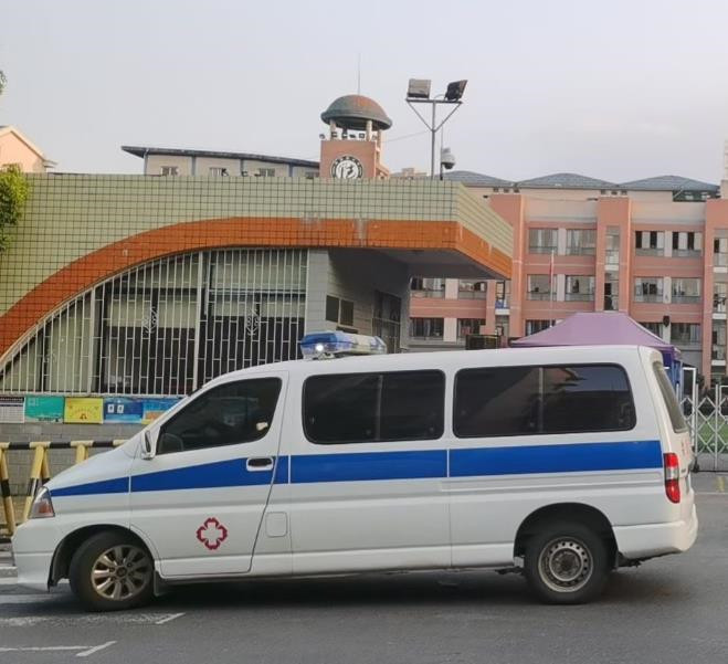 澄海救护车出租护送骨折病人一公里多少钱